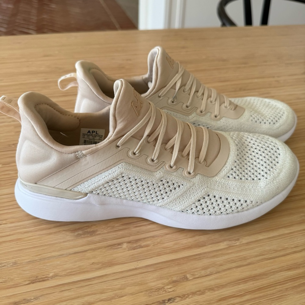 APL Techloom Tracer Knit Training Shoe / Womens Size 10